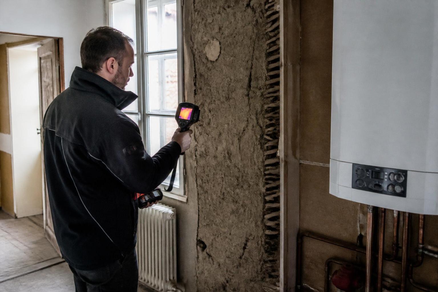 découvrez le prix d'une pompe à chaleur pour une maison de 150m2, avec un focus sur le dimensionnement technique, les certifications rge obligatoires et les aides maprimerénov disponibles pour un projet éco-responsable.